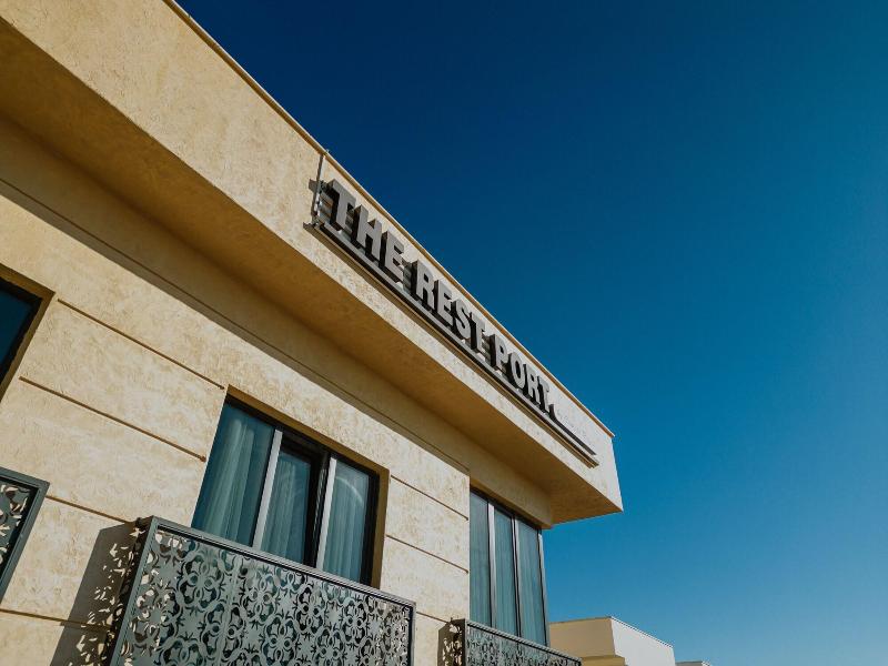 The Rest Port Hotel image