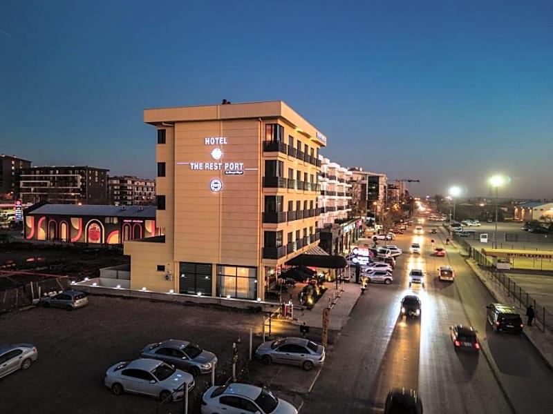 The Rest Port Hotel image