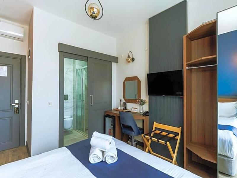 The Rest Port Hotel image