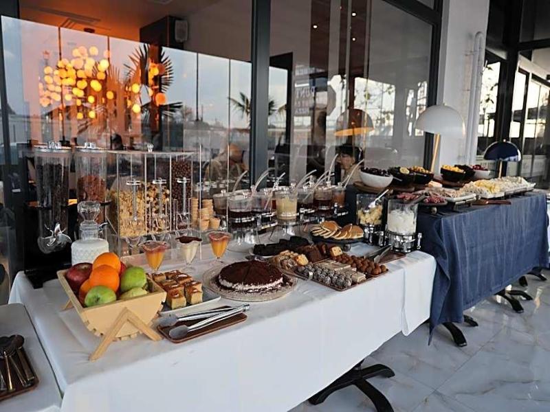The Rest Port Hotel image