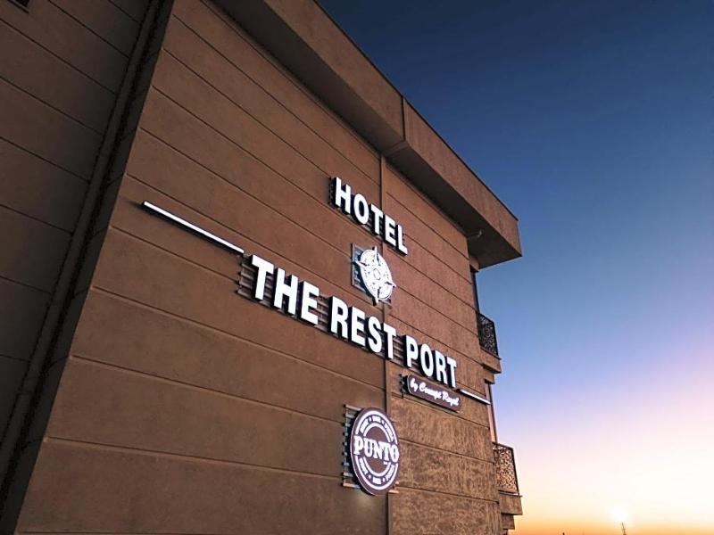 The Rest Port Hotel image