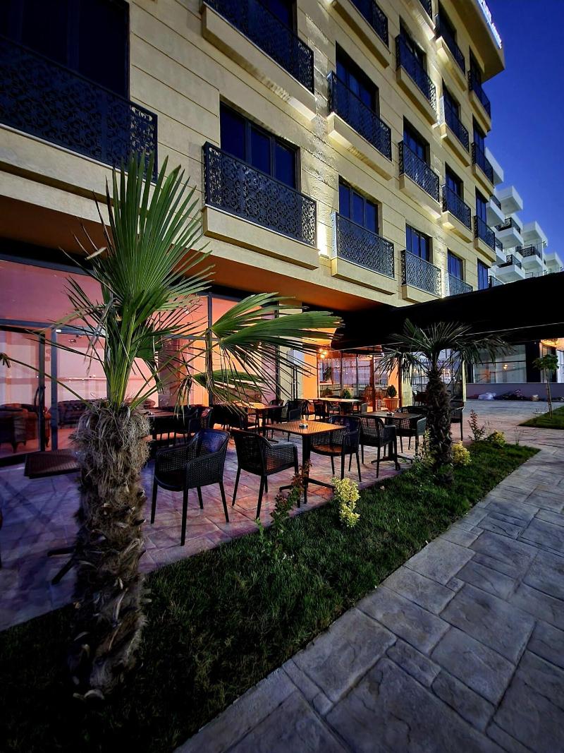 The Rest Port Hotel image