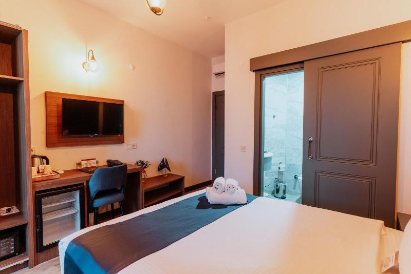 The Rest Port Hotel image
