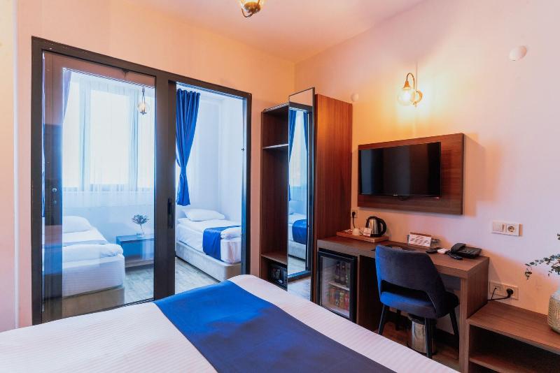 The Rest Port Hotel image