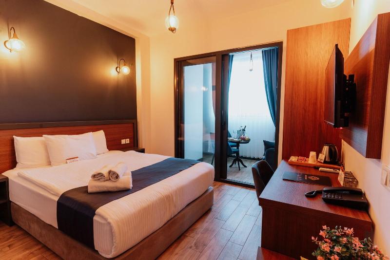 The Rest Port Hotel image