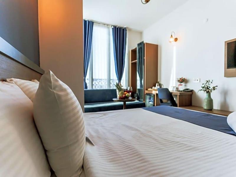 The Rest Port Hotel image