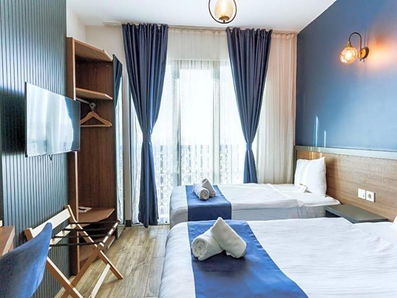 The Rest Port Hotel image