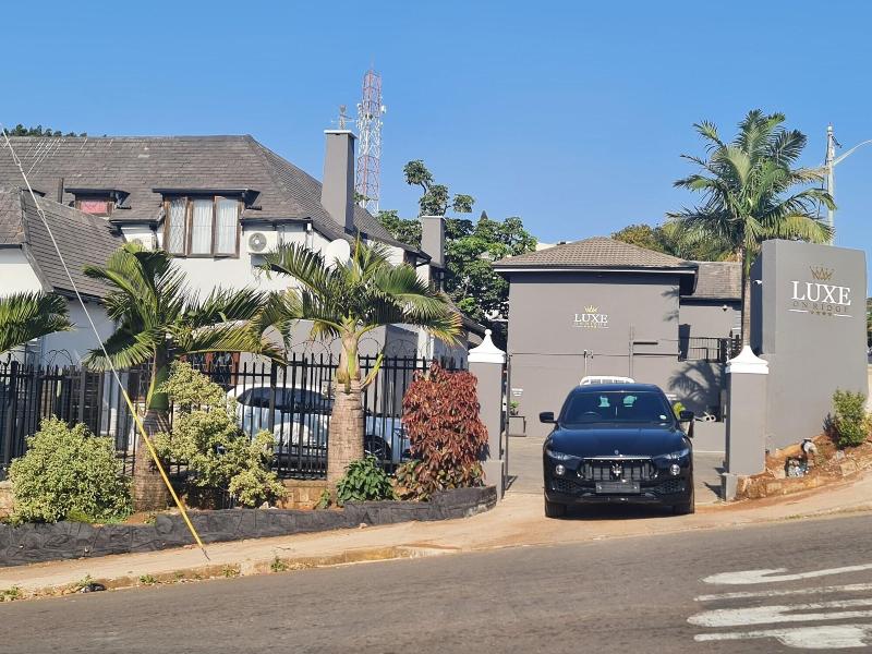 Luxe On Ridge image