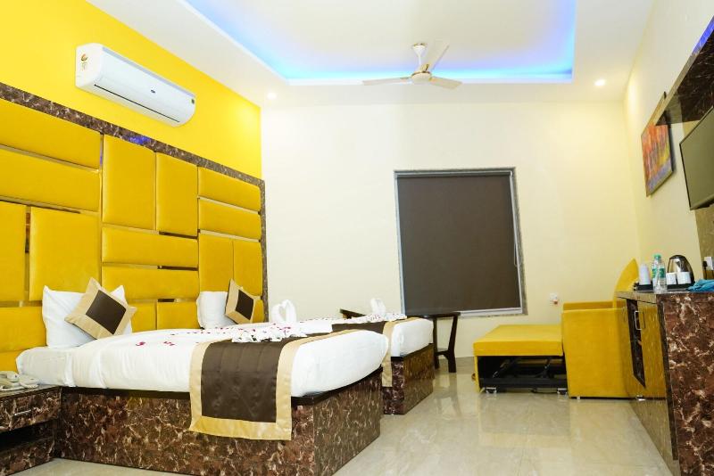 Hotel Twin Towers image