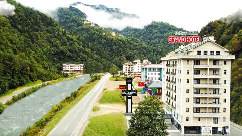 Grand A Aykaram Hotel — exterior view