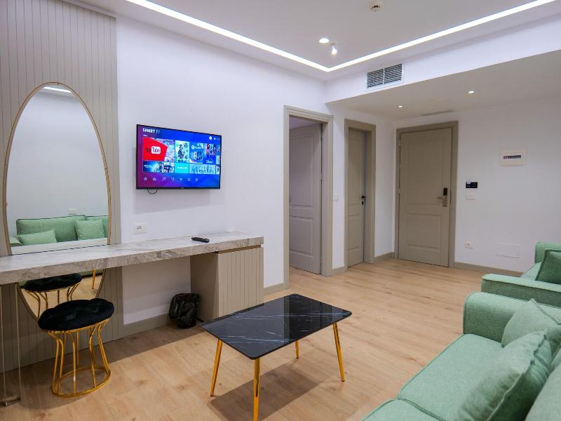 Chimaera Hotel image