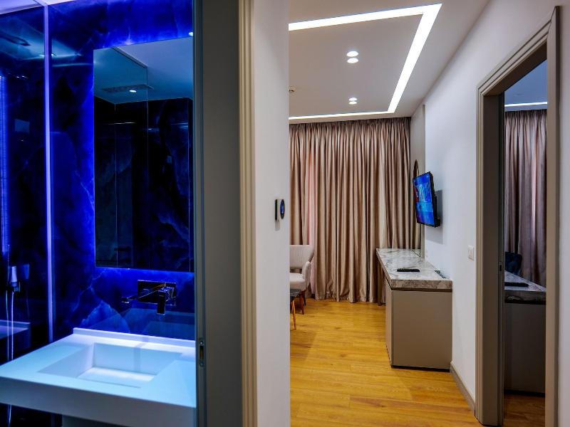 Chimaera Hotel image