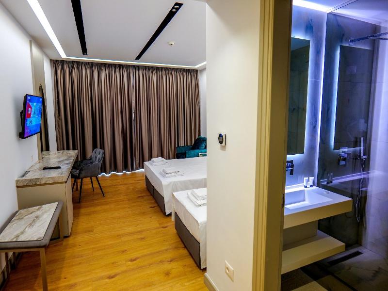 Chimaera Hotel image