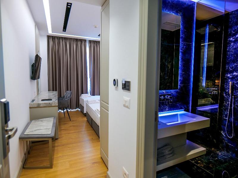 Chimaera Hotel image