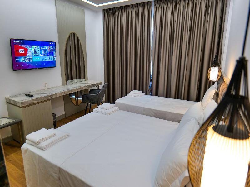 Chimaera Hotel image