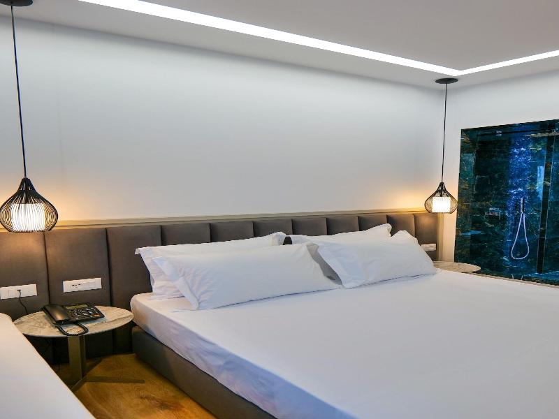 Chimaera Hotel image