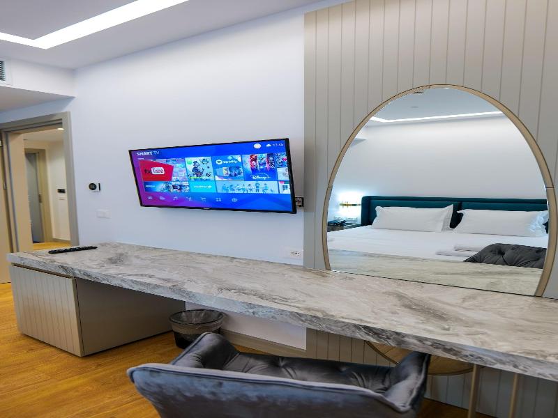 Chimaera Hotel image