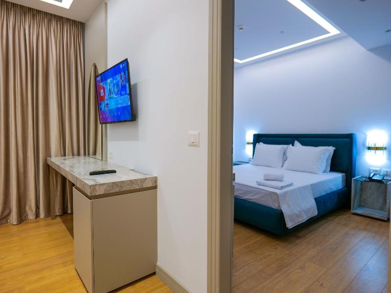 Chimaera Hotel image