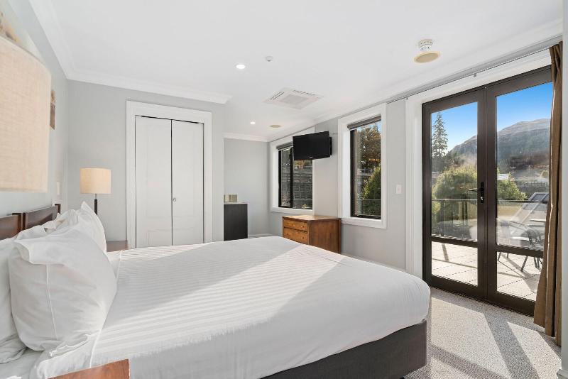 Spacious Unit With Views And Balcony image