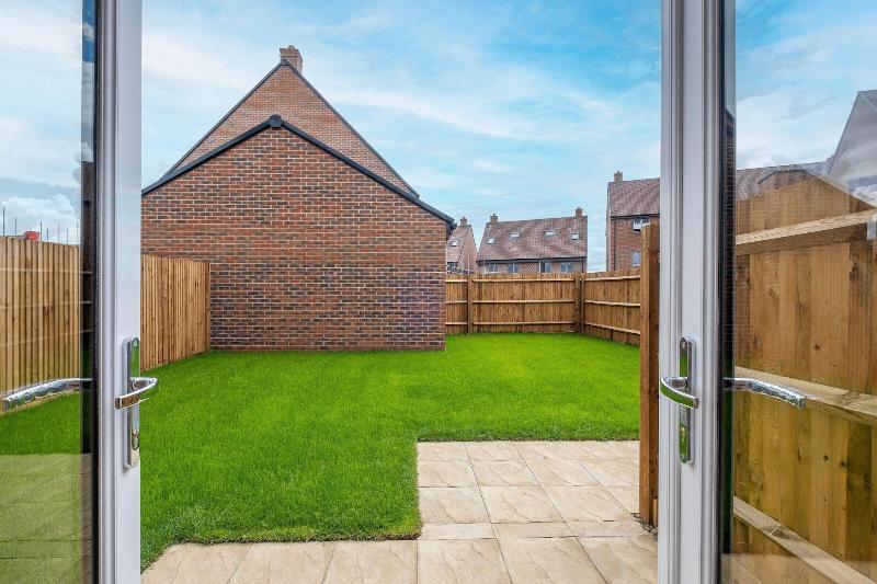 Modern 5 Bedroom 3 Bath Hse Aylesbury image