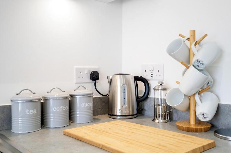 Modern 5 Bedroom 3 Bath Hse Aylesbury image