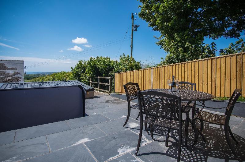 Anchor Well 2 Bedroom Ludchurch image