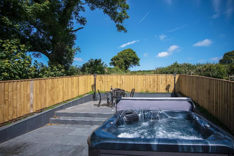 Anchor Well 2 Bedroom Ludchurch image