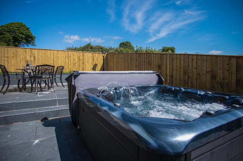 Anchor Well 2 Bedroom Ludchurch image