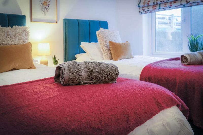 Anchor Well 2 Bedroom Ludchurch image