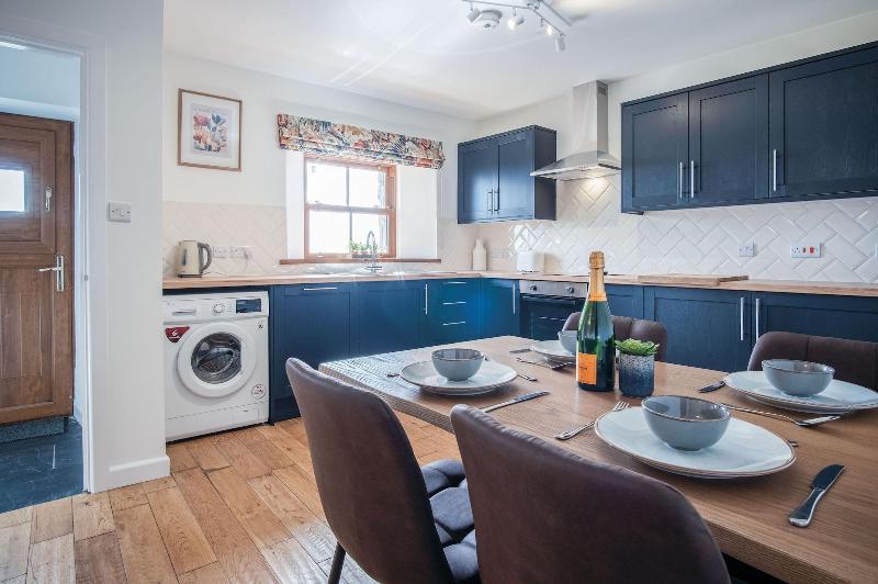 Anchor Well 2 Bedroom Ludchurch image