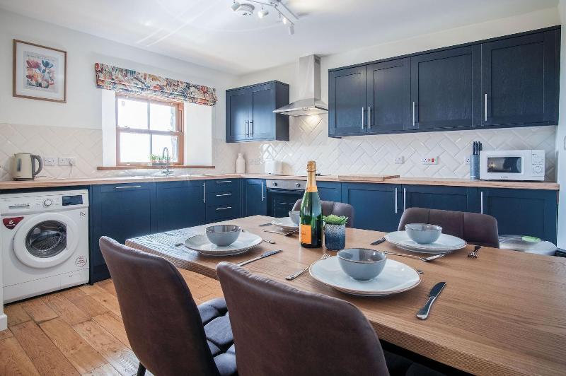 Anchor Well 2 Bedroom Ludchurch image