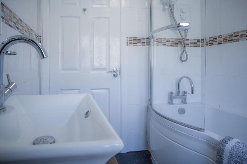 Anchor Well 2 Bedroom Ludchurch image