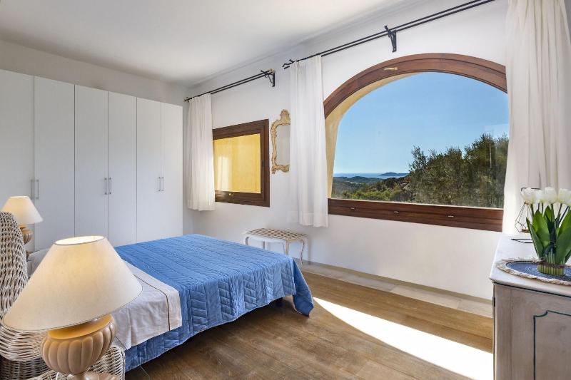 Iconic Luxury Suite image