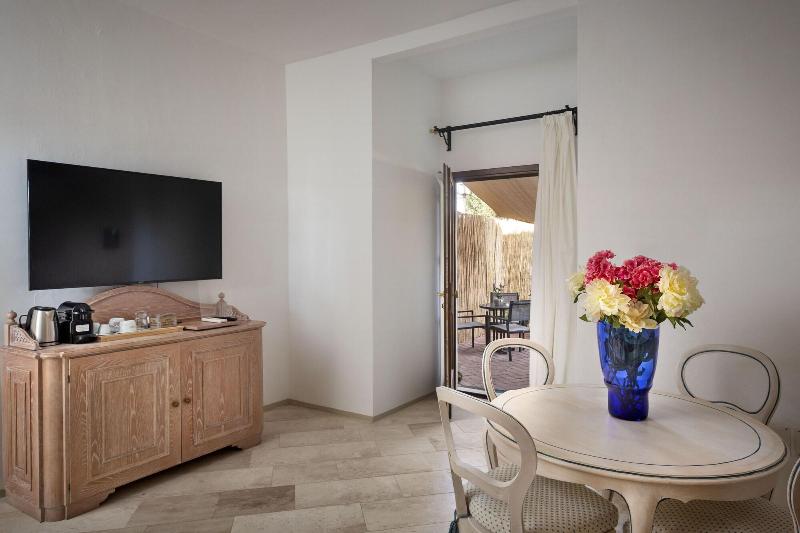 Iconic Luxury Suite image