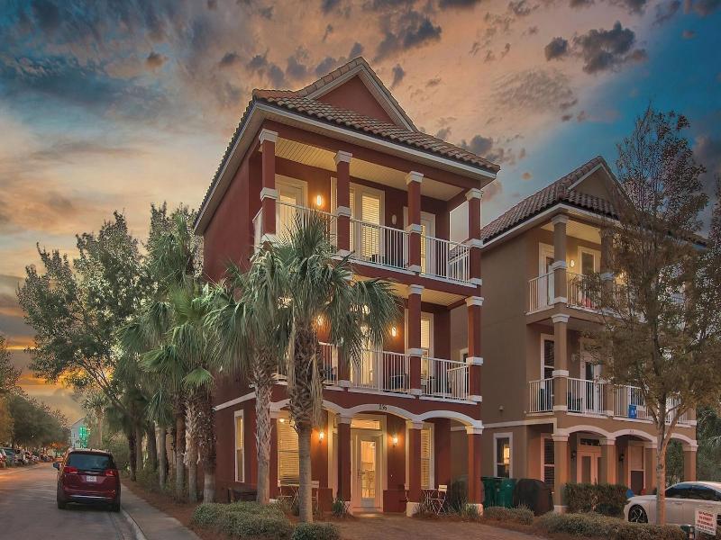 Coral By Avantstay Gorgeous Three Story Home W Tw — photo 44