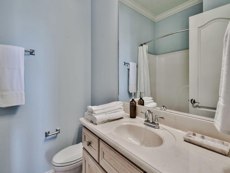 Coral By Avantstay Gorgeous Three Story Home W Tw — photo 77