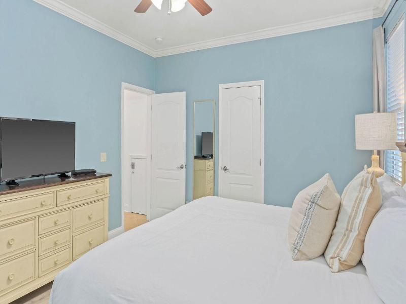 Coral By Avantstay Gorgeous Three Story Home W Tw — photo 80
