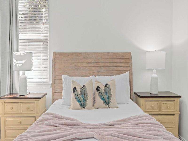 Coral By Avantstay Gorgeous Three Story Home W Tw — photo 82
