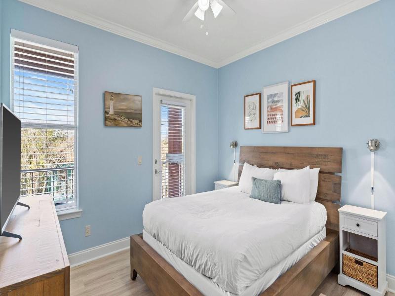 Coral By Avantstay Gorgeous Three Story Home W Tw — photo 83