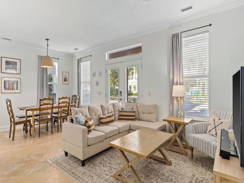 Coral By Avantstay Gorgeous Three Story Home W Tw — photo 85
