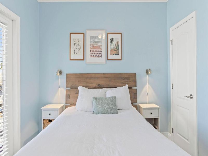 Coral By Avantstay Gorgeous Three Story Home W Tw — photo 14