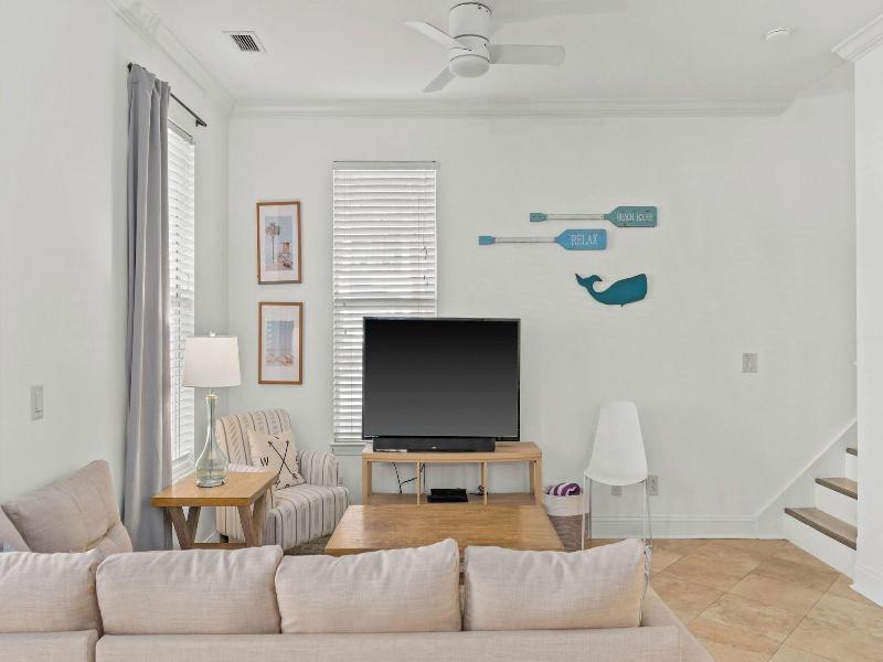 Coral By Avantstay Gorgeous Three Story Home W Tw — photo 16