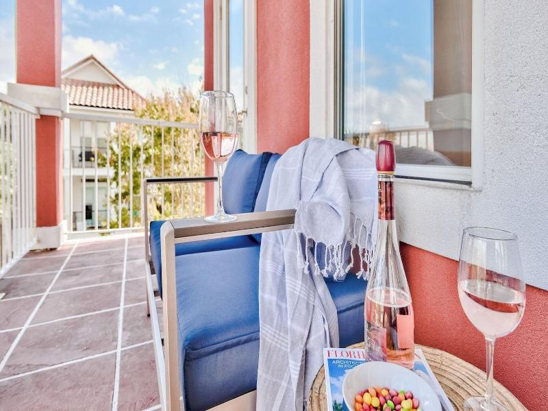 Coral By Avantstay Gorgeous Three Story Home W Tw — photo 23