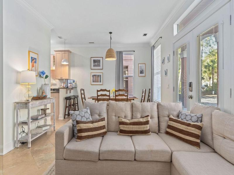 Coral By Avantstay Gorgeous Three Story Home W Tw — photo 35