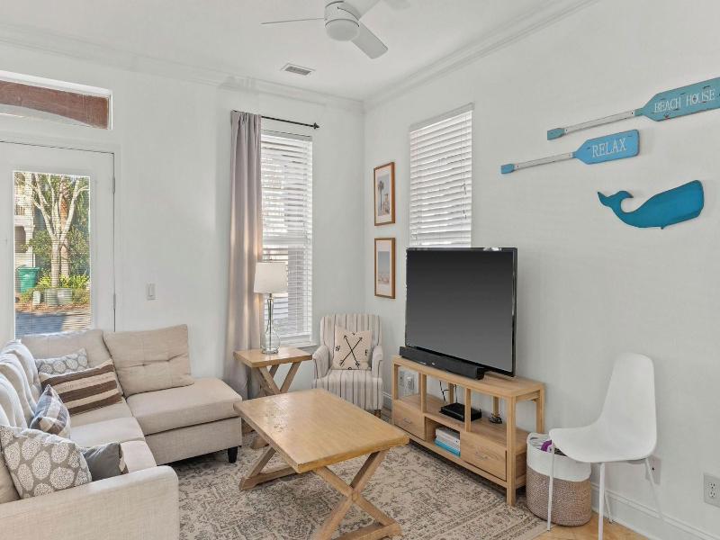 Coral By Avantstay Gorgeous Three Story Home W Tw — photo 39