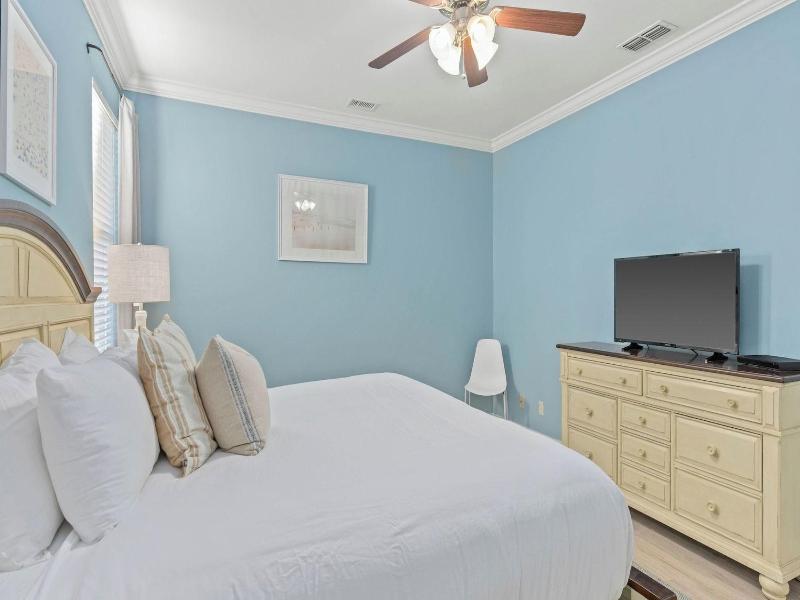 Coral By Avantstay Gorgeous Three Story Home W Tw — photo 42