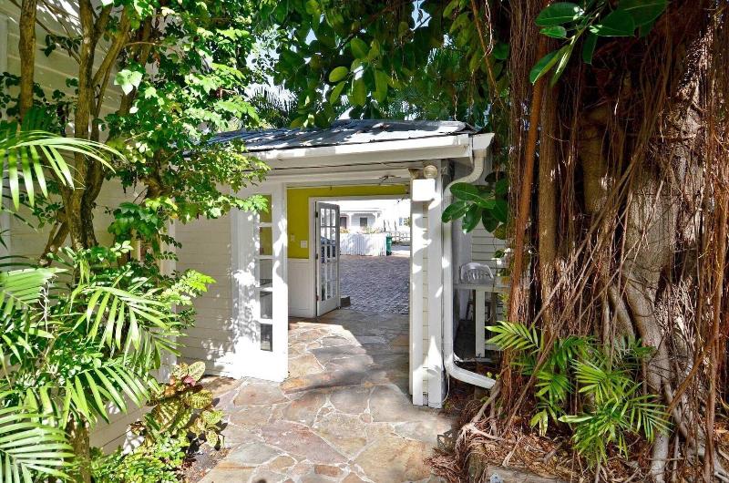 Tranquility By Avantstay Close To Duval St W Bbq — photo 3