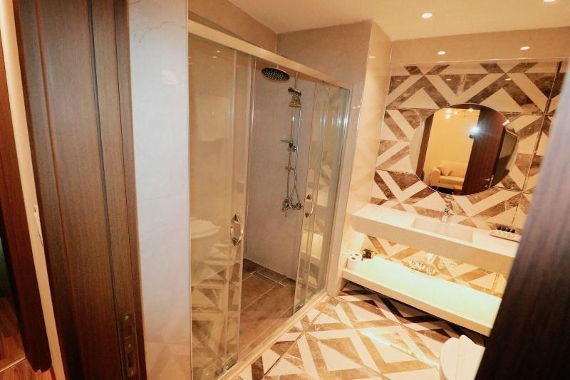 Grand Luxury image