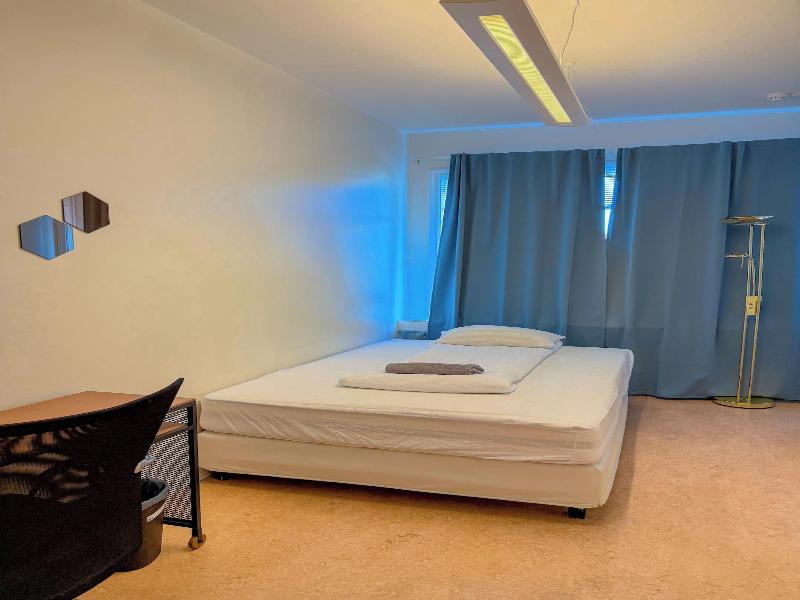 Baron S Hostel And Guesthouse image