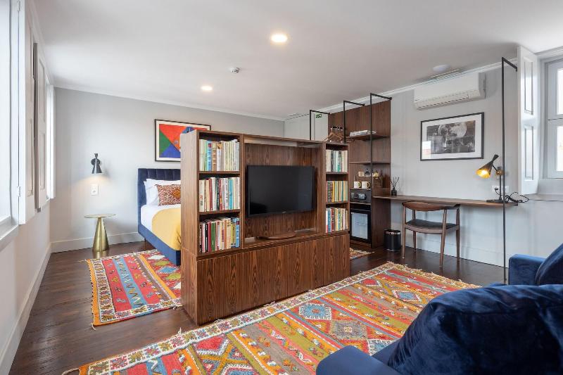 Utopian Hotel image